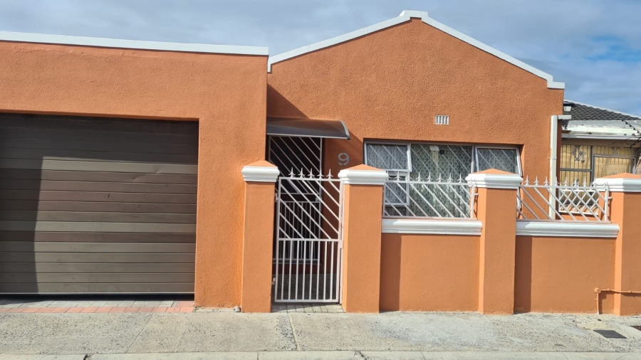 5 Bedroom Property for Sale in Rocklands Western Cape